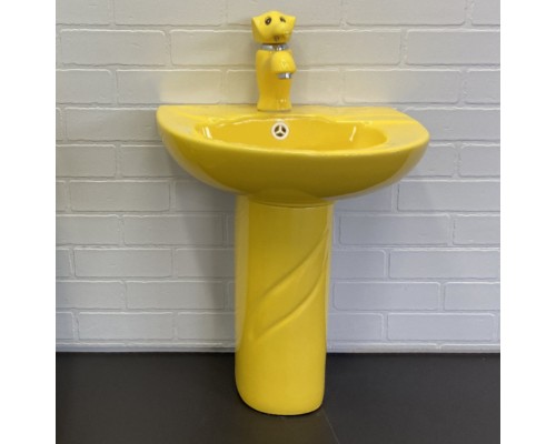 Детский комплект Comforty жёлтый: раковина 42 см, с пьедесталом, смесителем и донным клапаном, 00-00008372