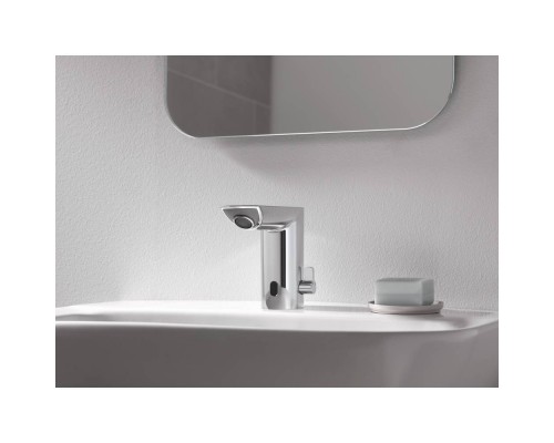 Смеситель Grohe Bau Cosmopolitan E 36451000 для раковины, с инфракрасным управлением, на батарейках