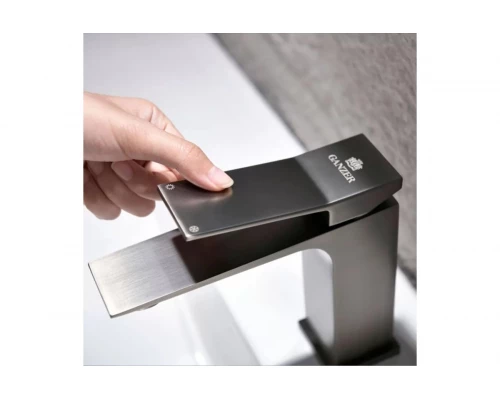 Смеситель для умывальника из латуни Ganzer GZ05111-Q графит