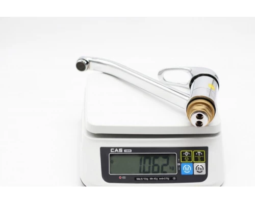 Смеситель для кухни из латуни с поворотным изливом GZ08022 от бренда Ganzer