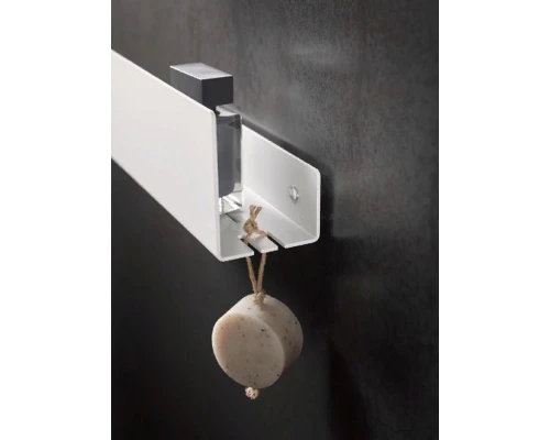 Полочка для душа Keuco со сливными прорезями и интегрированными крючками, цвет белый (RAL 9010), 24952510000