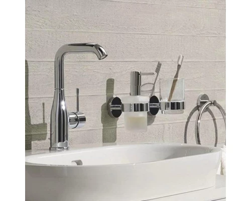 Смеситель Grohe Essence New 23463001 для раковины