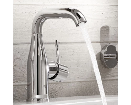 Смеситель Grohe Essence New 23463001 для раковины