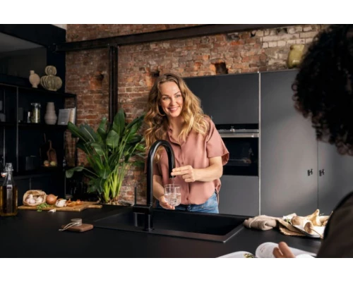 Смеситель Hansgrohe Aqittura M91 для кухонной мойки, с вытяжным изливом, с подключением к фильтру, черный матовый, 76803670